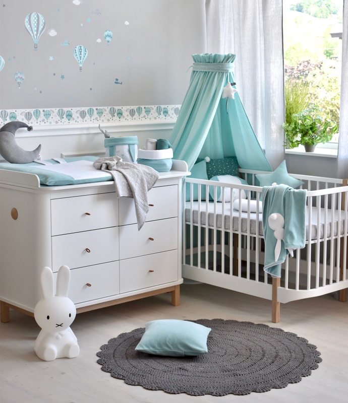 Babyroom With Hot Air Balloons In Mint &amp; Grey