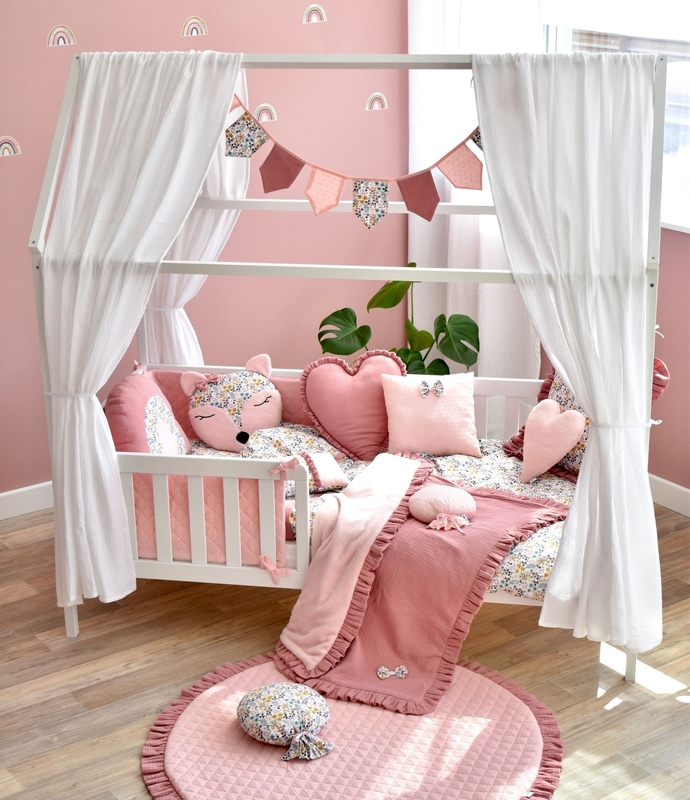 Kidsroom In Dusty Rose With Flowery Textiles
