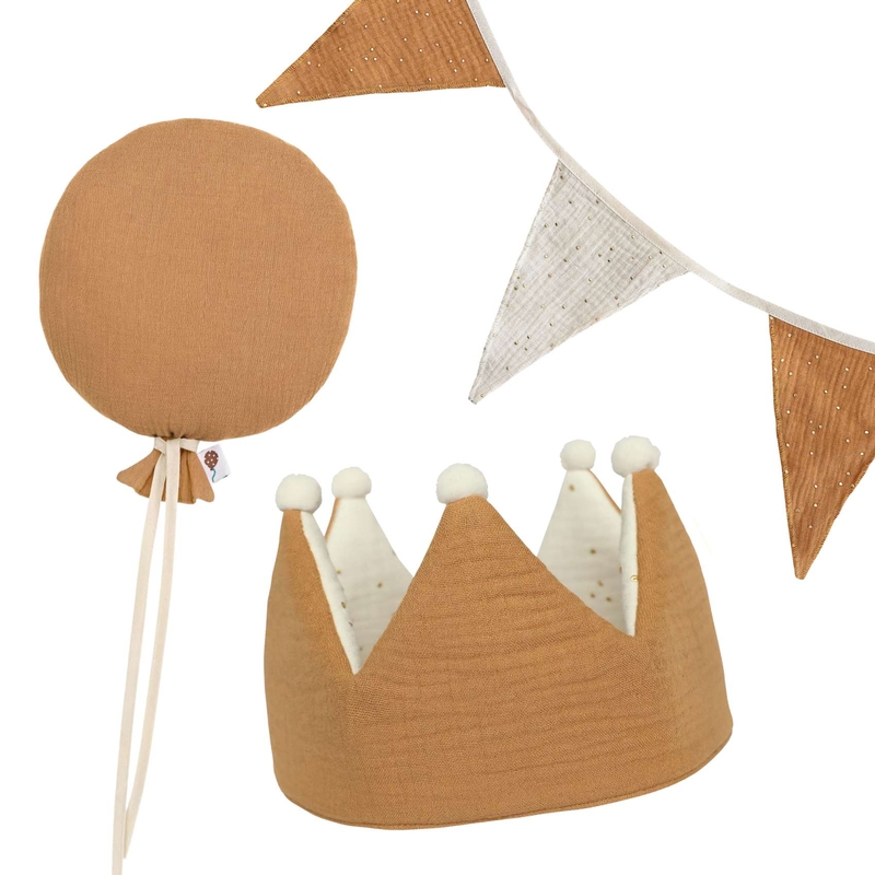 Bundle &#039;Birthday&#039; With Crown &amp; Decor Camel