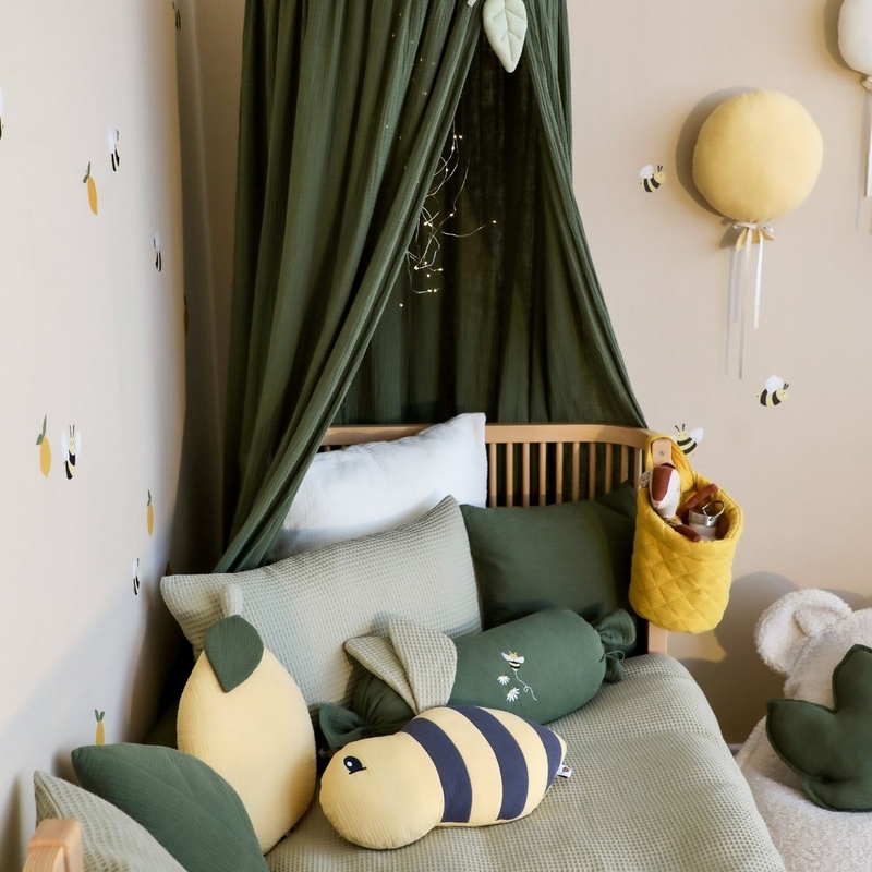 Shop-the-look-kinderzimmer-kinderbett-bienen-zitronen-gelb-gruen-beige-dinkiballoon-240912n2
