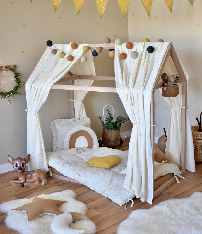 Kidsroom With &#039;Golden Dots&#039; Collection