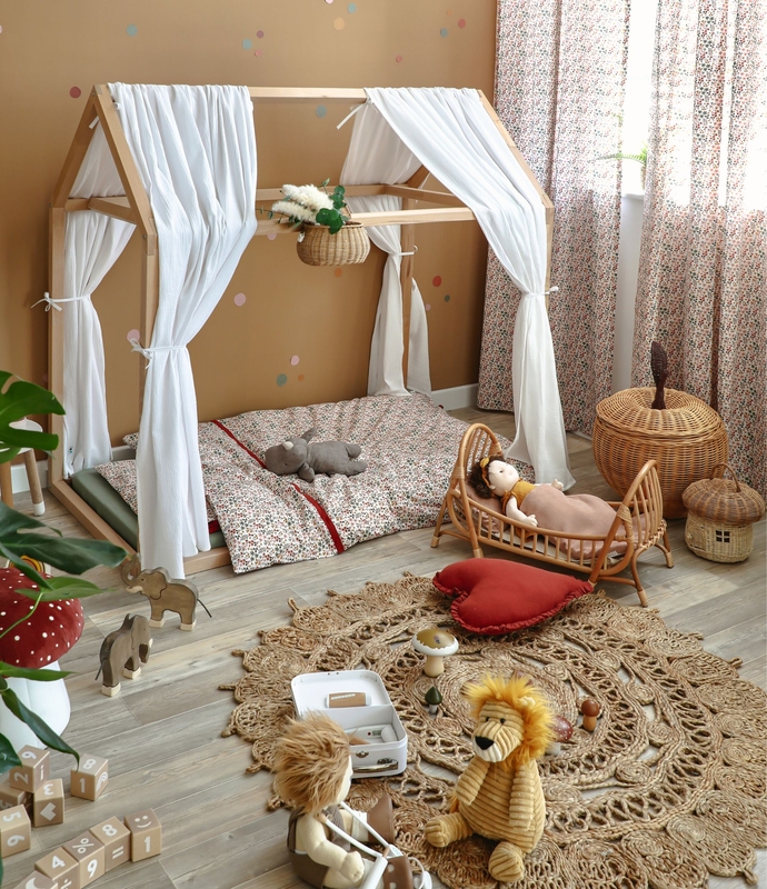 Playroom With &#039;Flowers Rusty Red&#039; Collection
