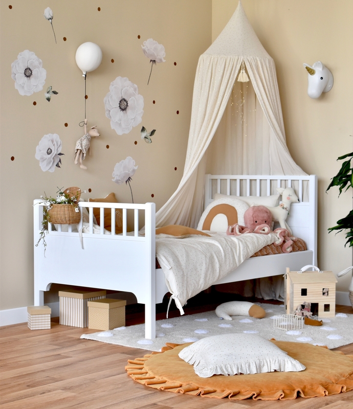 Kidsroom With &#039;Golden Dots&#039; Collection