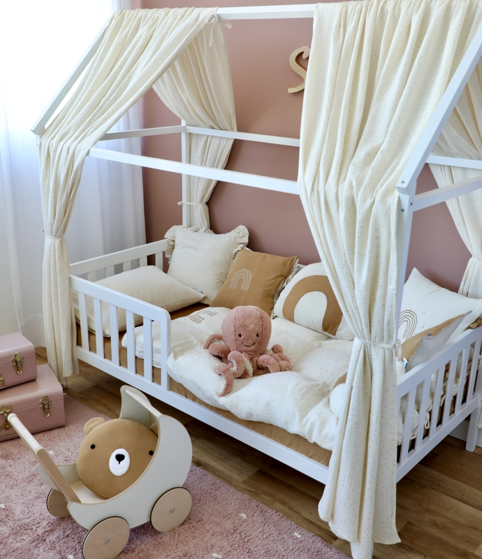 Kidsroom With &#039;Golden Dots&#039; Collection