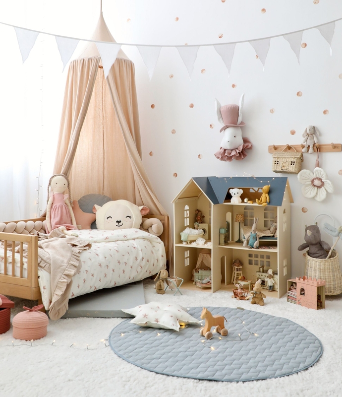 Kidsroom With Khaki, Beige &amp; Black Decor