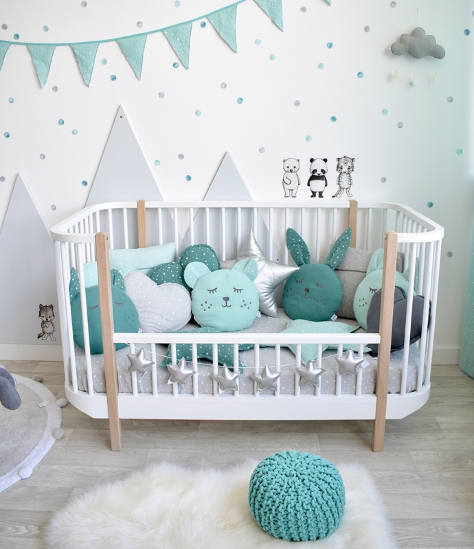 Toddler-Room With Dots Wall Stickers