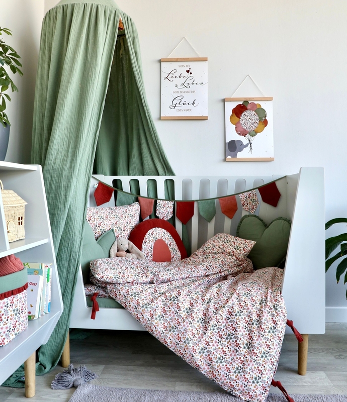 Kidsroom With Flowers In Grey, Rusty Red &amp; Khaki