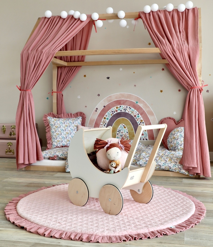 Kidsroom With House Bed &amp; &#039;Flower&#039; Collection