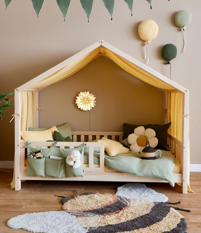 Kidsroom With House Bed &amp; Yellow/Light Green Bedding