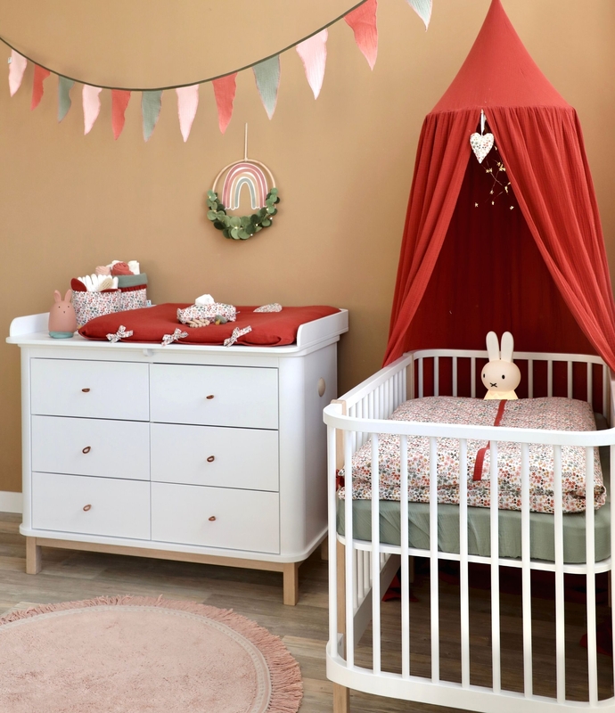 Babyroom With Flowers In Rusty Red &amp; Khaki