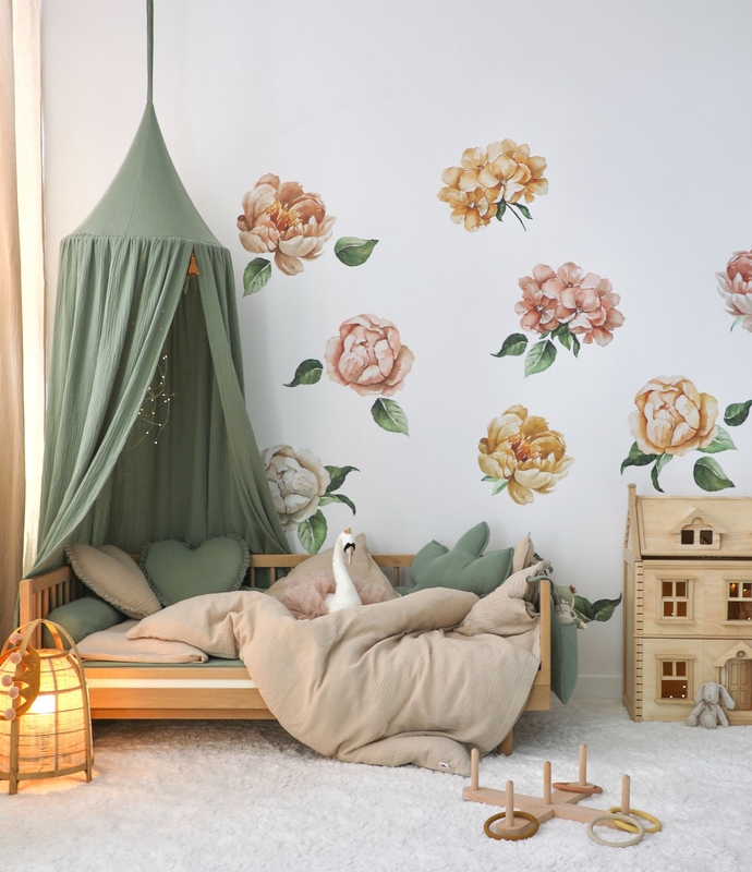 Girlsroom In Beige &amp; Khaki With Flower Decor